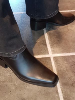 angulus: black leather ankle boot