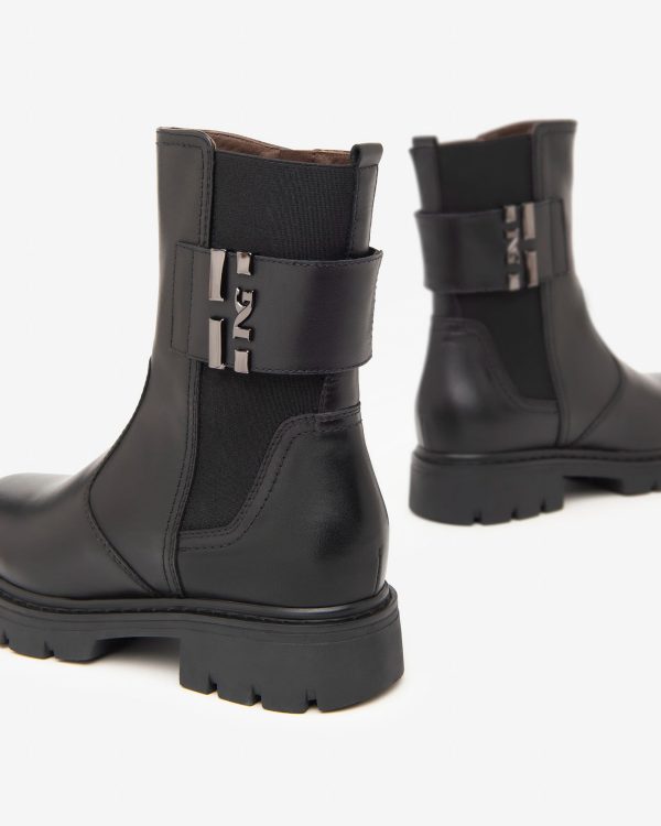 NeroGiardini: black leather ankle boot 20% off