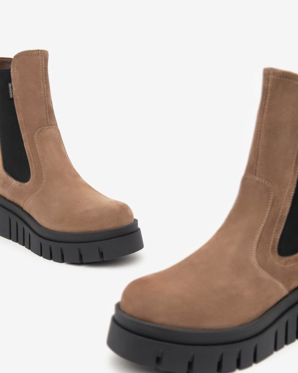 NeroGiardini: Taupe suede platform boots £75