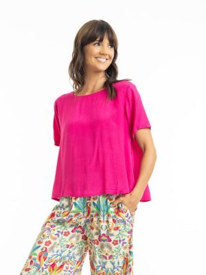 Escape: cerise short sleeve top